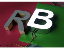 LED樹脂發(fā)光字廠家的制作方法是什么呢？山西德軒做字廠和您分析